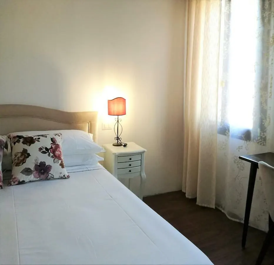Maison Marea Canal View Private Room With Ensuite Bathroom Venice